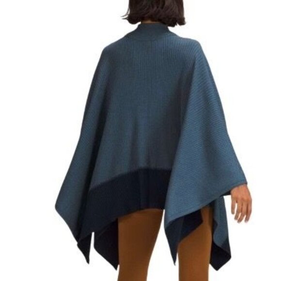 Lululemon Womens On The Go Poncho Merino Wool Blue OS Oversized Fit - Picture 2 of 8
